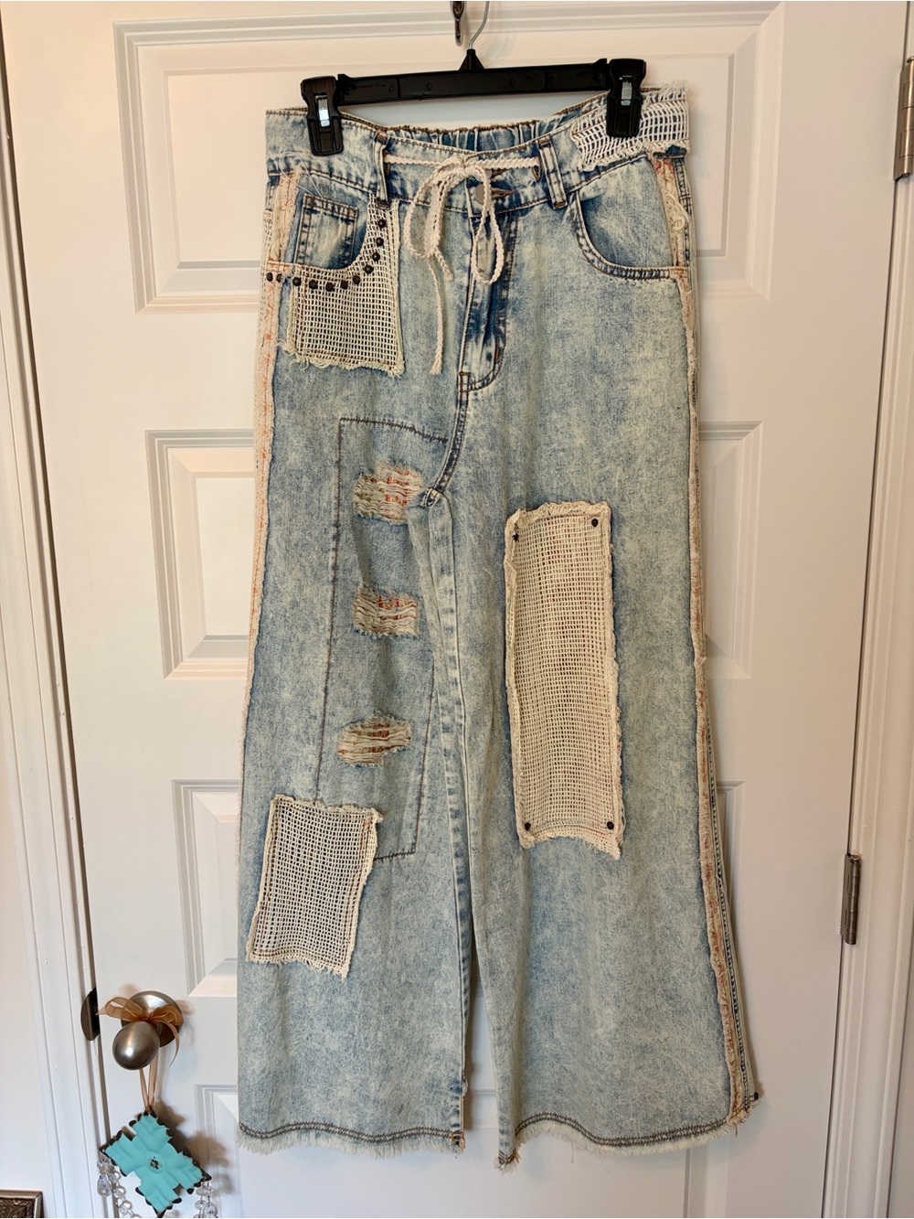 NWT POL Light Wash Patchwork Wide-Leg Jeans